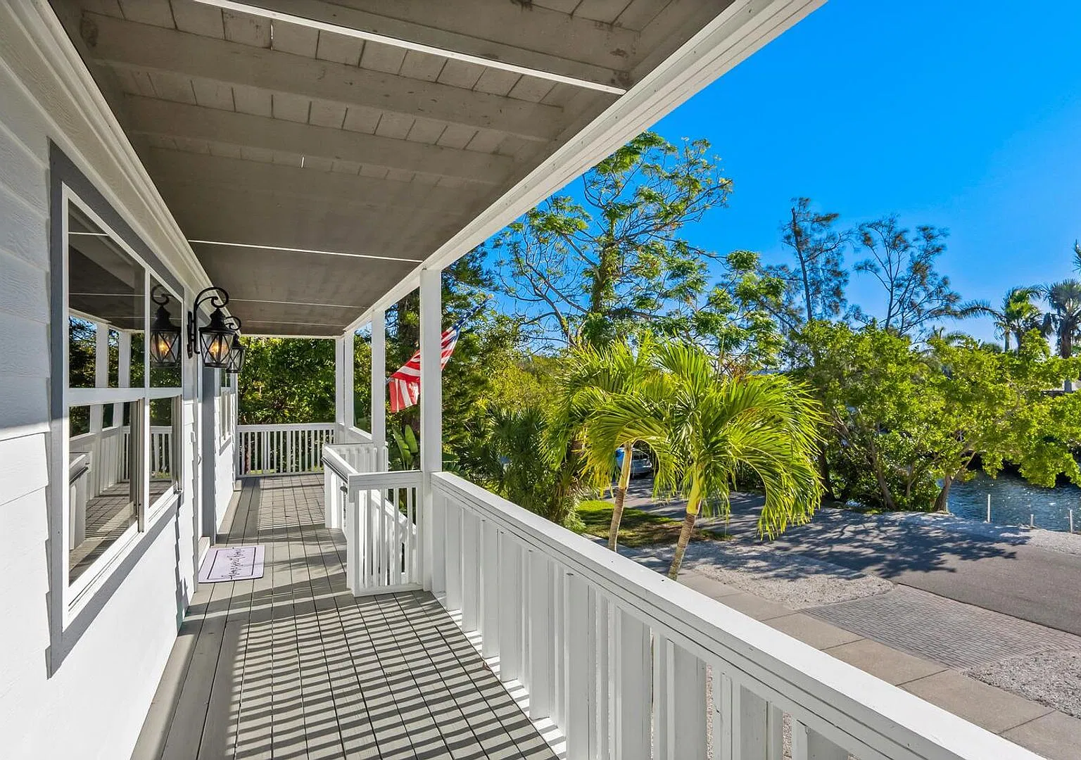 Exceptional Key West-Style Waterfront Estate | Annual Lease on Siesta Key — Photo 4