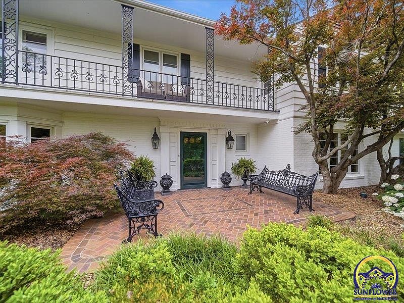 1st image of 533 SW Danbury Ln
