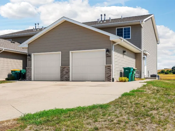 1850 Wrigley St, Ely, IA 52227