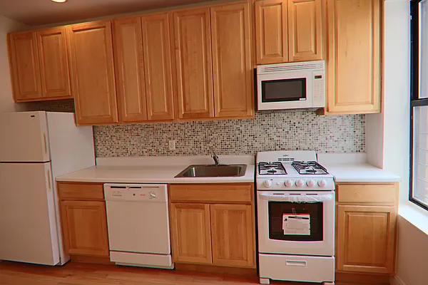 Rented by PMG Real Estate  | media 6