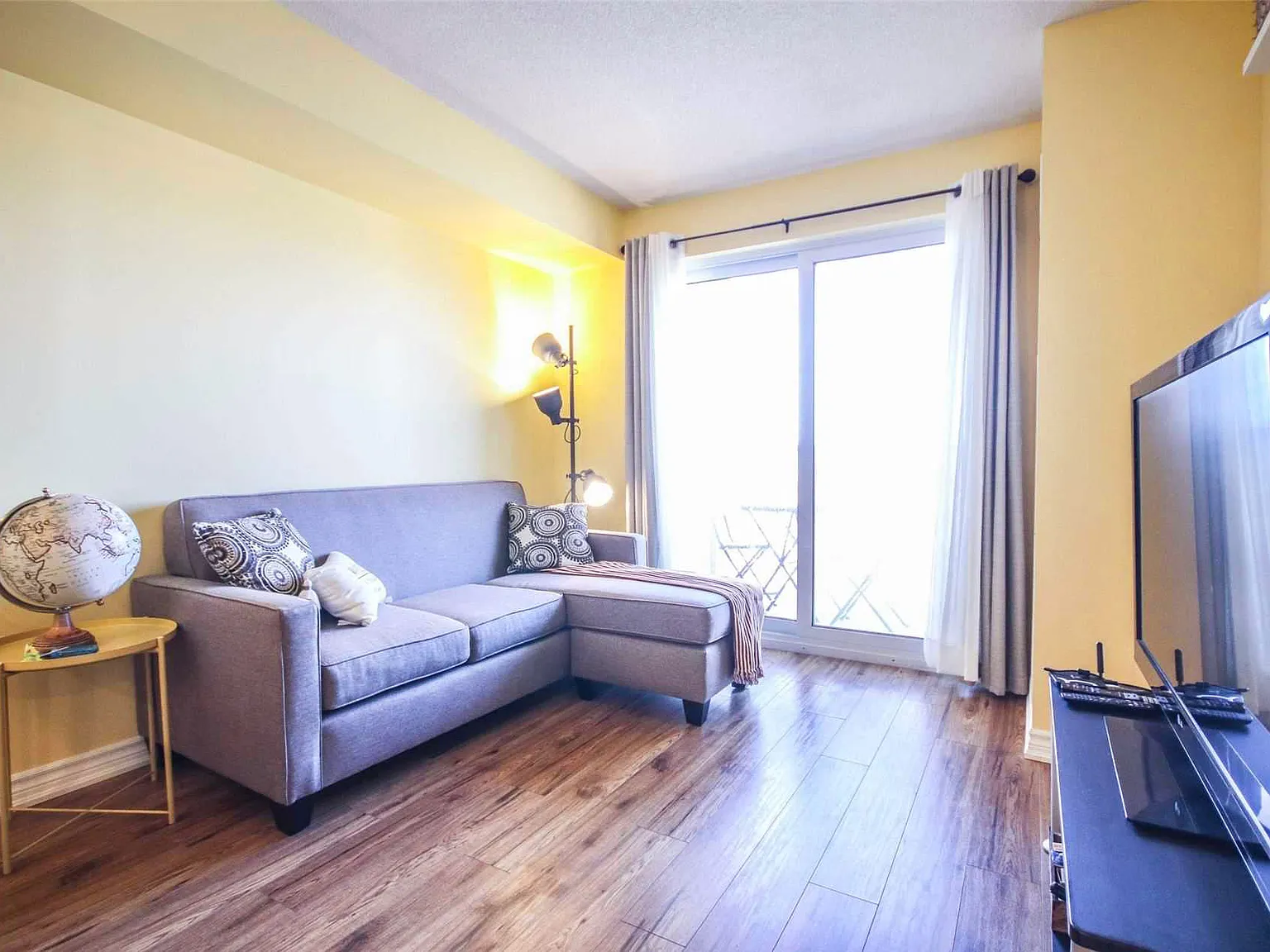 2 bed, 8350 sqft, $2,490 — Photo 4