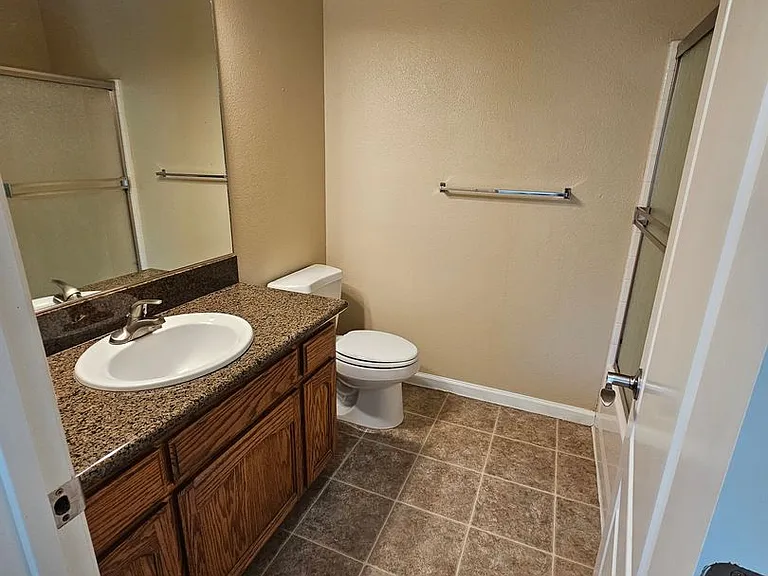 1060 Goble Ct — Photo 3