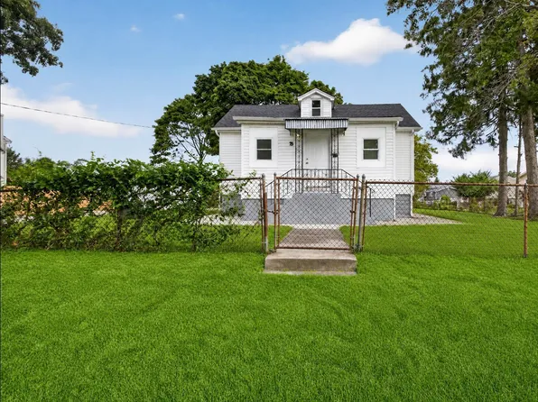 (undisclosed Address), Central Islip, NY 11722