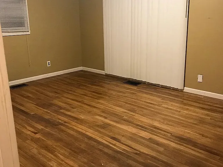 1021 E Memorial Dr — Photo 3