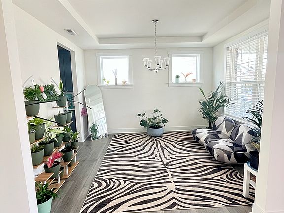 Formal dining/ Casual sit out/ Office space