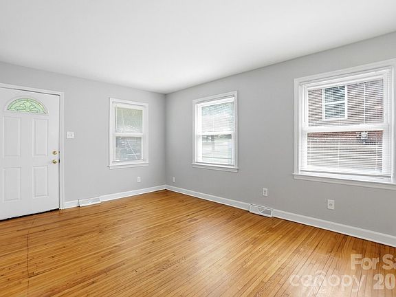 3rd image of 717 Crater St