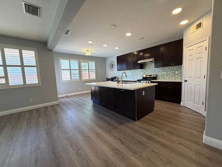 5418 Halas Ct — Photo 11