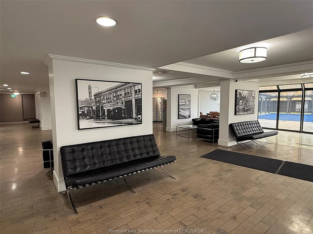 1 bed, 1.0 bath, 635 sqft, $1,600 — Photo 2