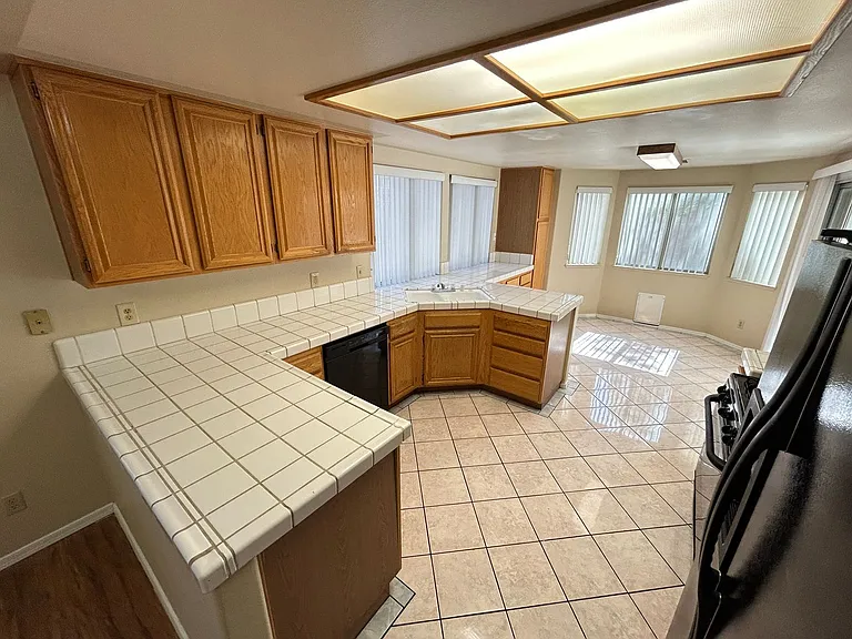 4552 Bradpoint Dr — Photo 14