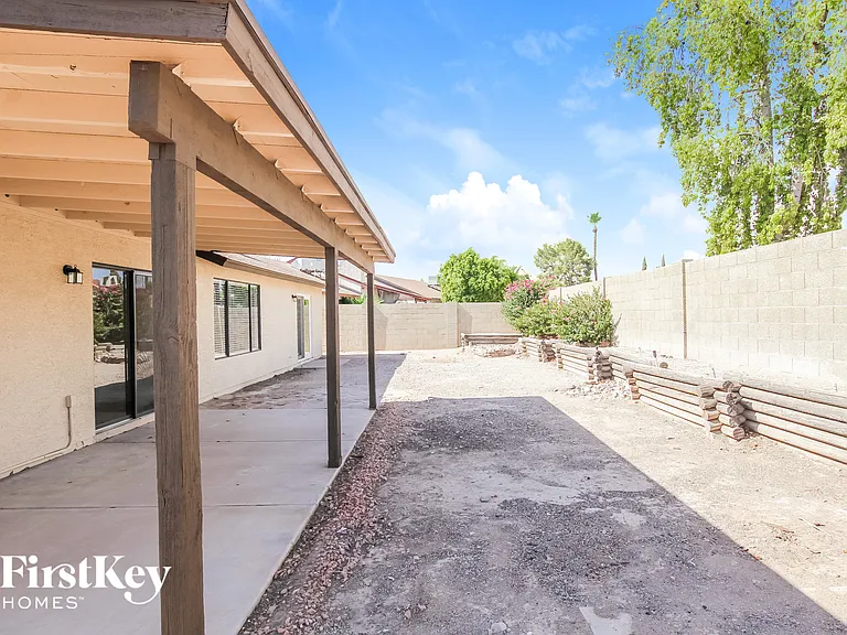 10015 N 65th Ave — Photo 14