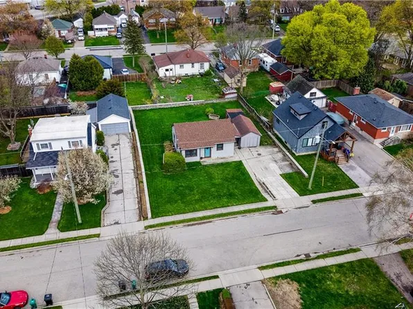 23 Amber Rd, Cambridge, ON N1R 5J9