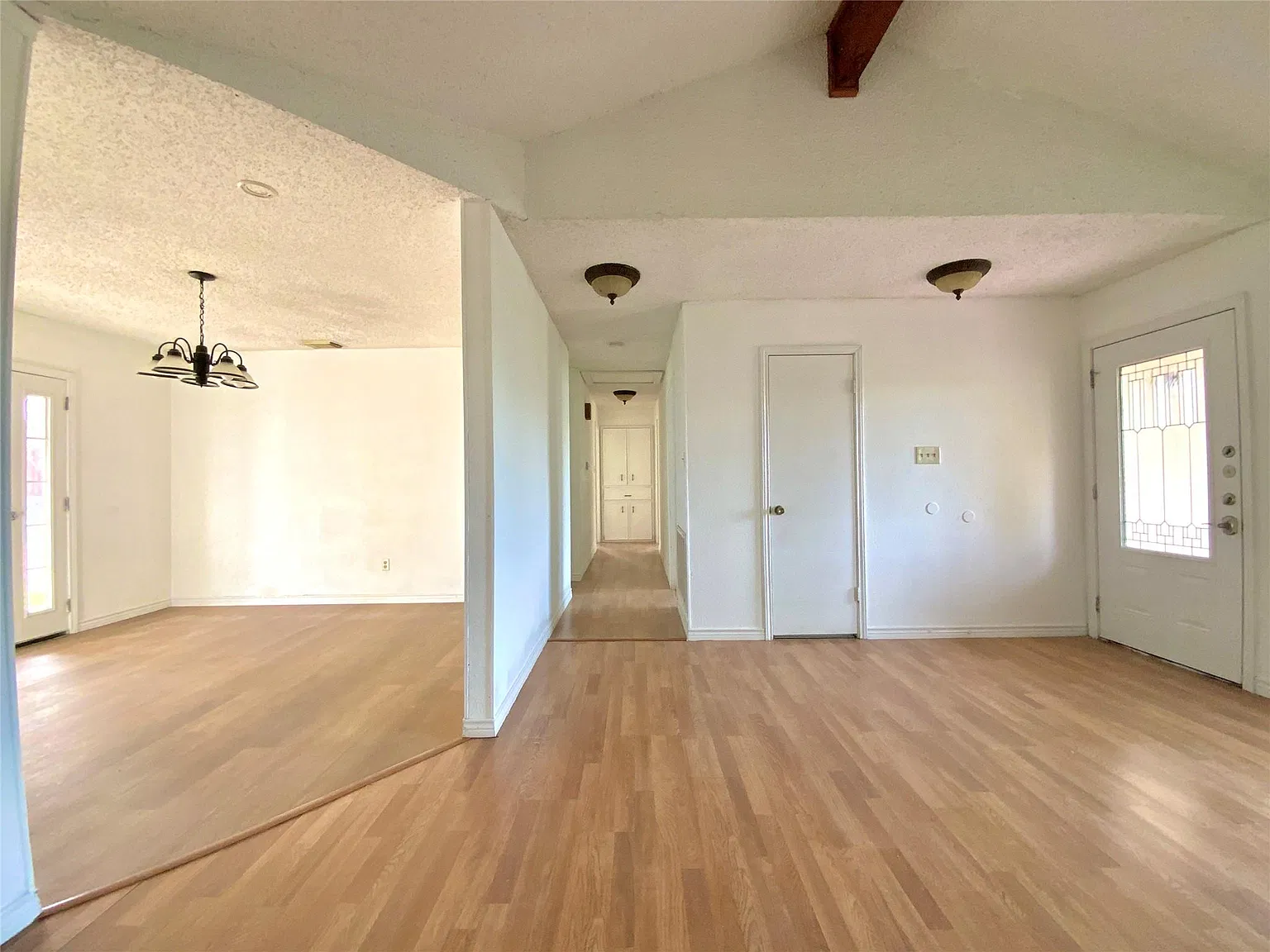 3 bed, 2.0 bath, 1815 sqft, $3,800 — Photo 3