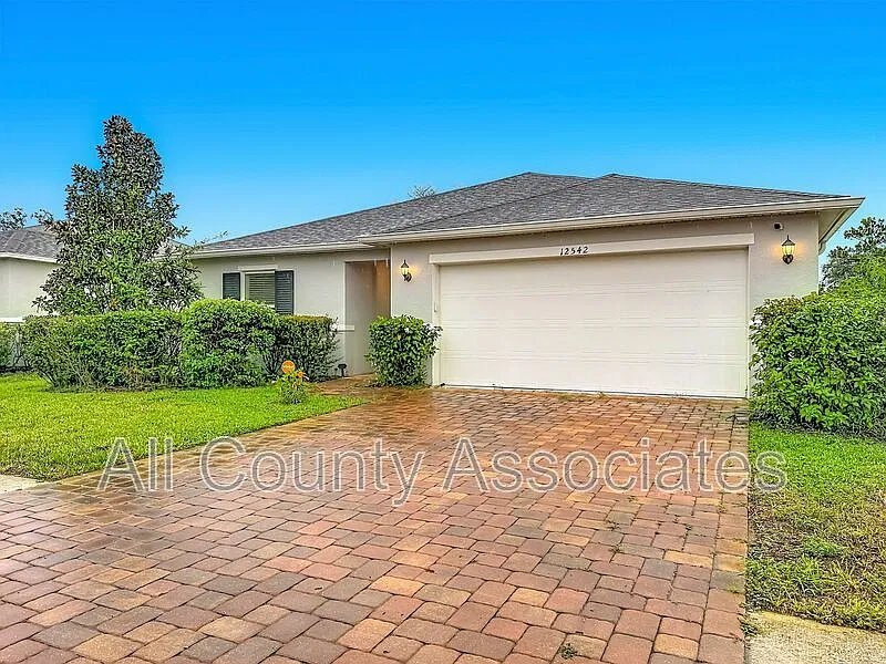 4 bed, 2.0 bath, 1696 sqft, $2,195 — Photo 3