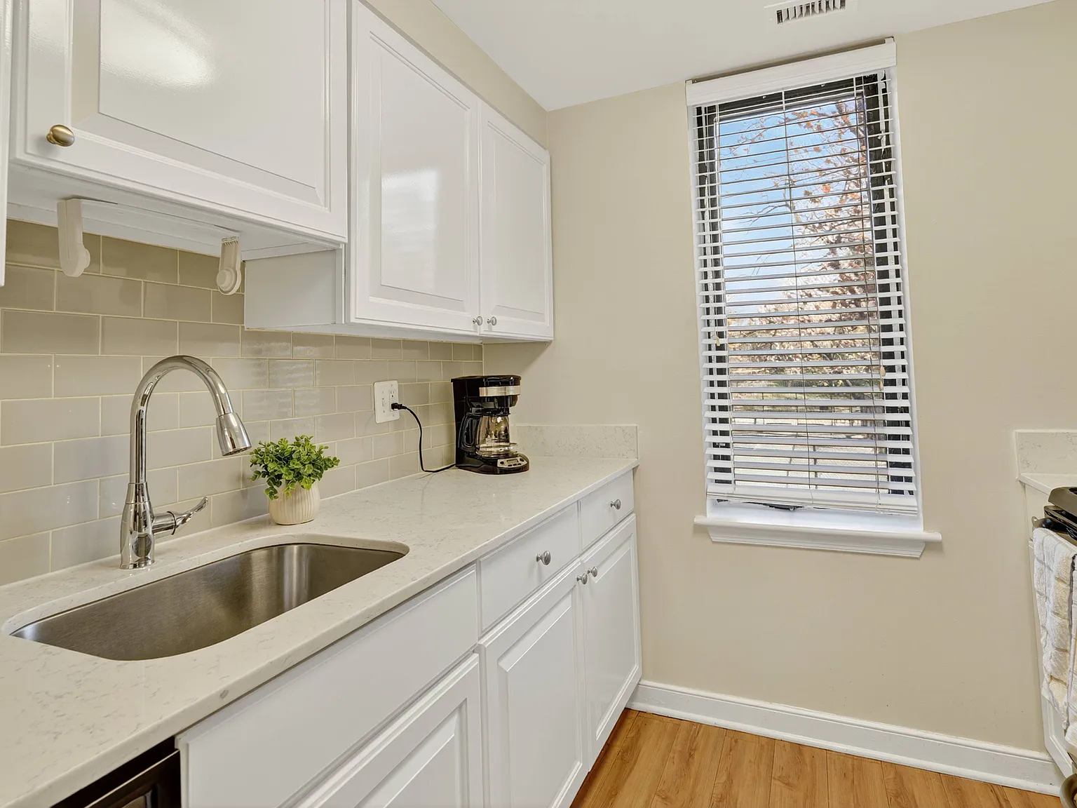 The Saratoga Apartments — Photo 4