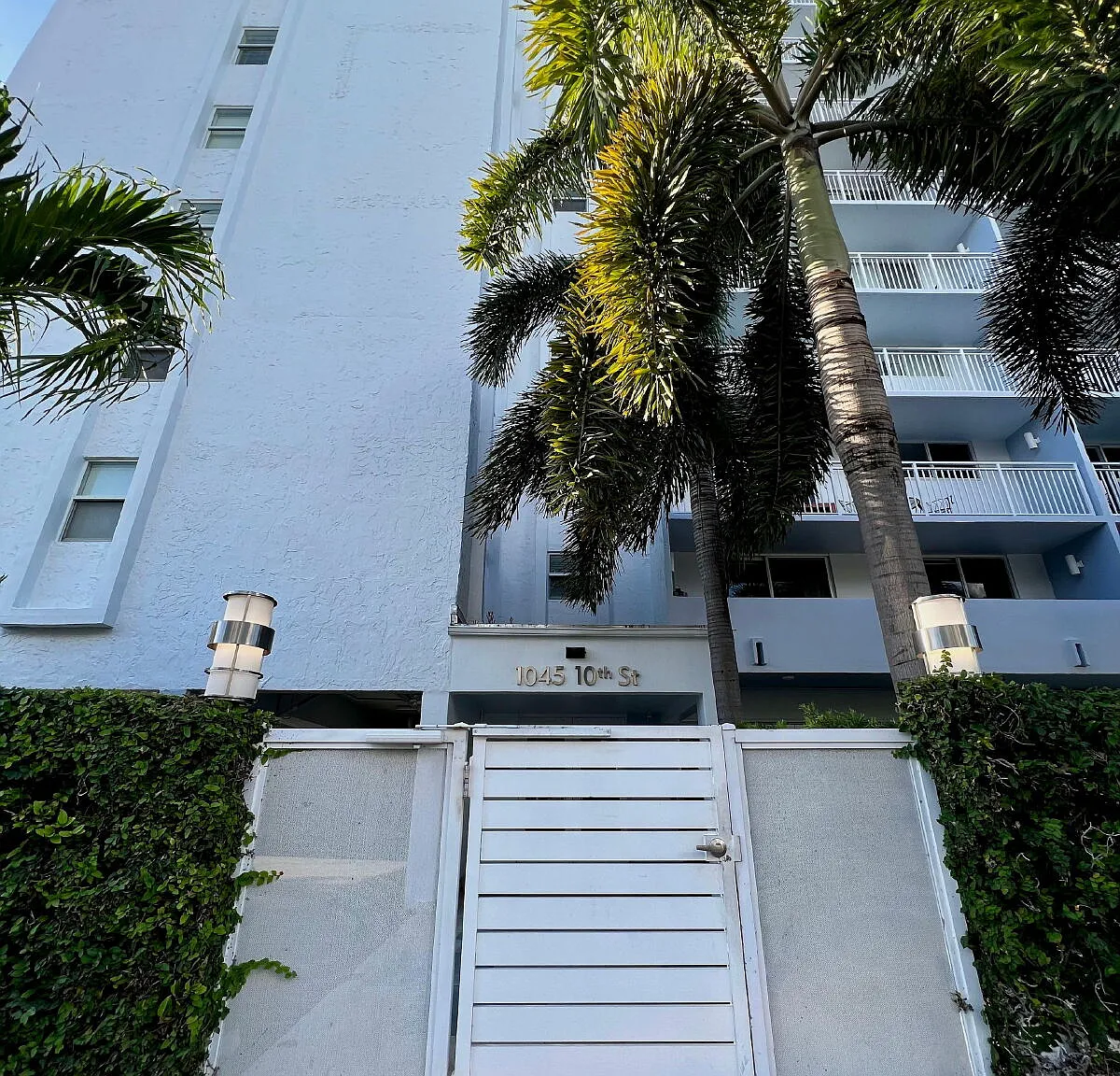 1 bed, 1.0 bath, 700 sqft, $2,498 — Photo 2