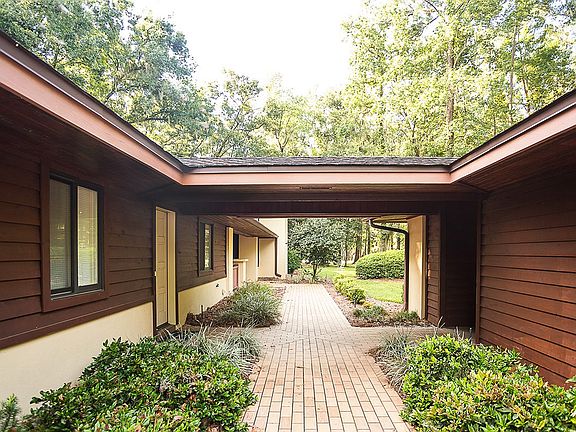 5th image of 715 SW McFarlane Ave