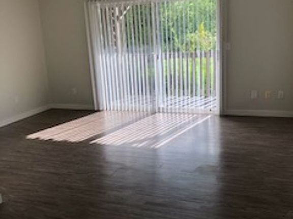 4th image of 826 Woodford Ave N APT 4