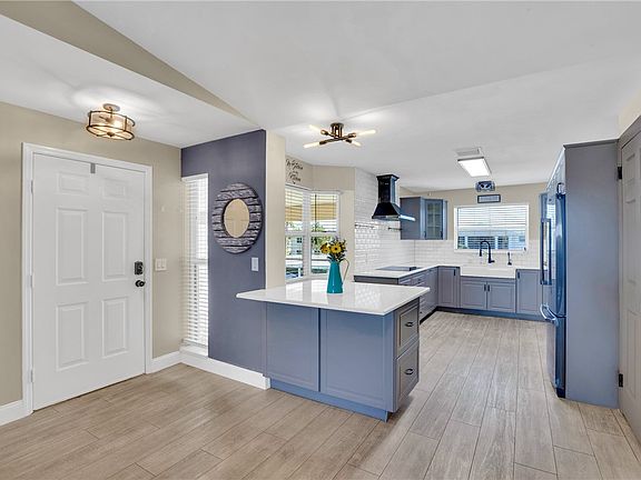 3rd image of 605 W Lake Jasmine Cir APT 204