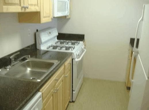 2nd image of 10 Emerson Pl APT 23F