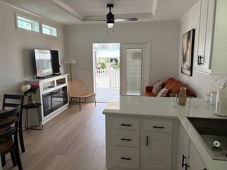 254 NE Coastal Dr — Photo 4