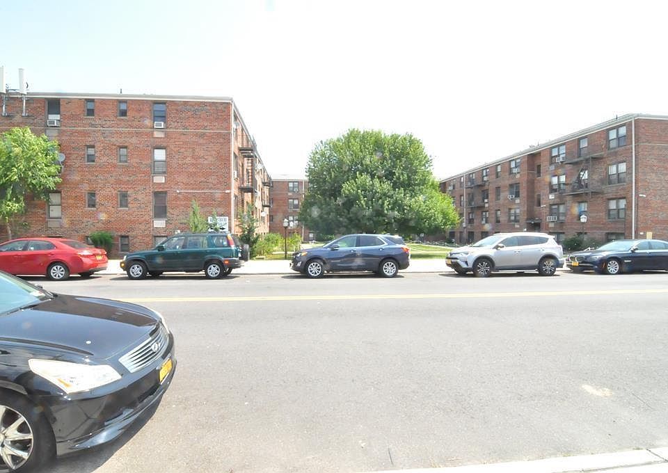 2nd image of 1001 E 108th St APT 3C