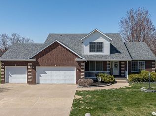 12 Douglas Way, Eldridge, IA 52748