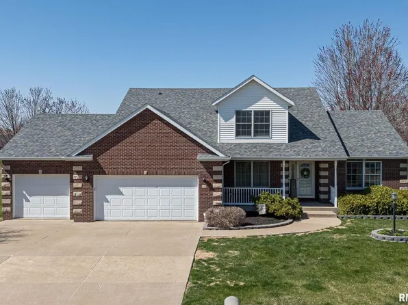 12 Douglas Way, Eldridge, IA 52748