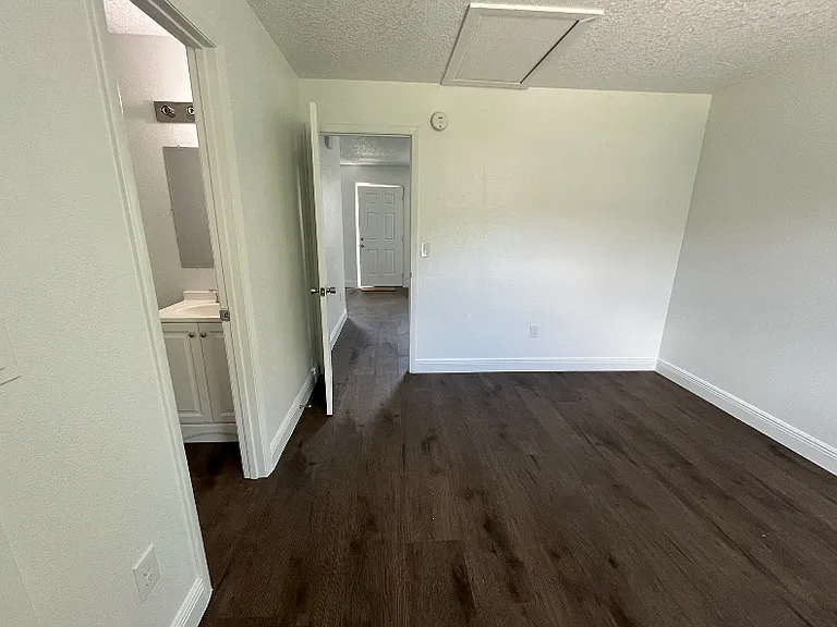 2621 Kelly Ln #4075067620 — Photo 2