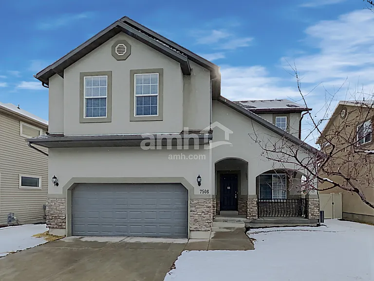 7506 N Addison Ave — Photo 1