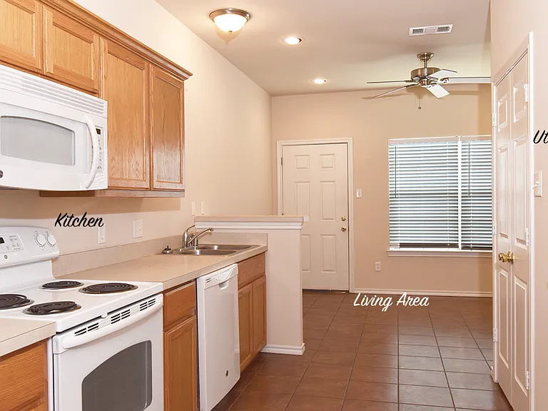 2400 Bryan St — Photo 4
