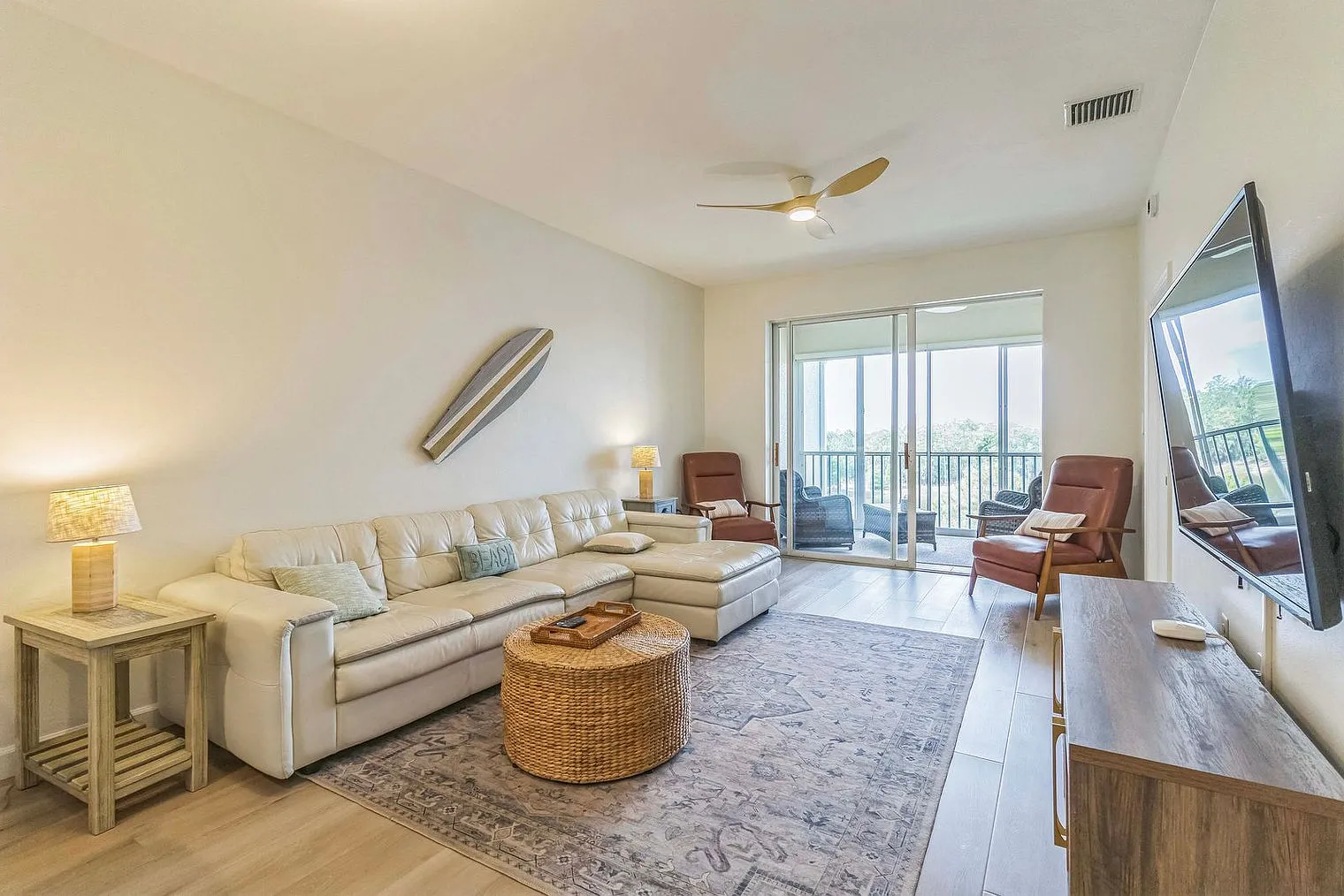 2 bed, 2.0 bath, 1097 sqft, $4,276 — Photo 1