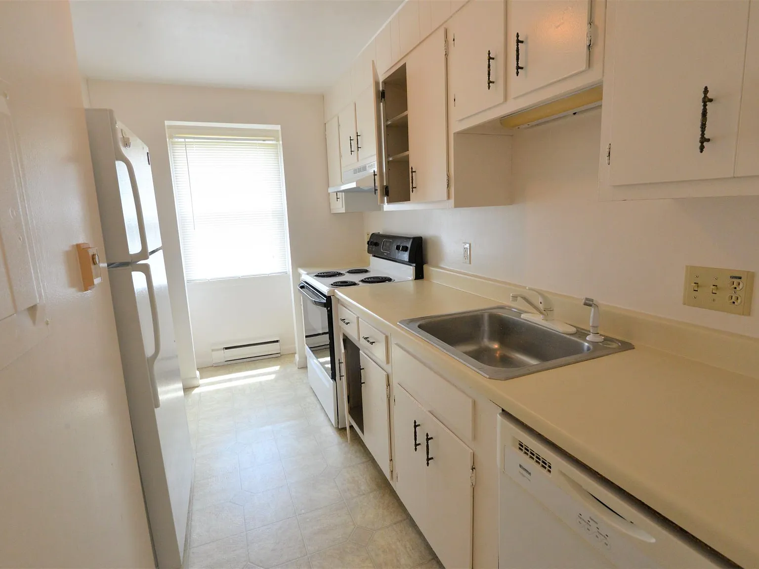 2 bed, 1.5 bath, 1000 sqft, $1,575 — Photo 4