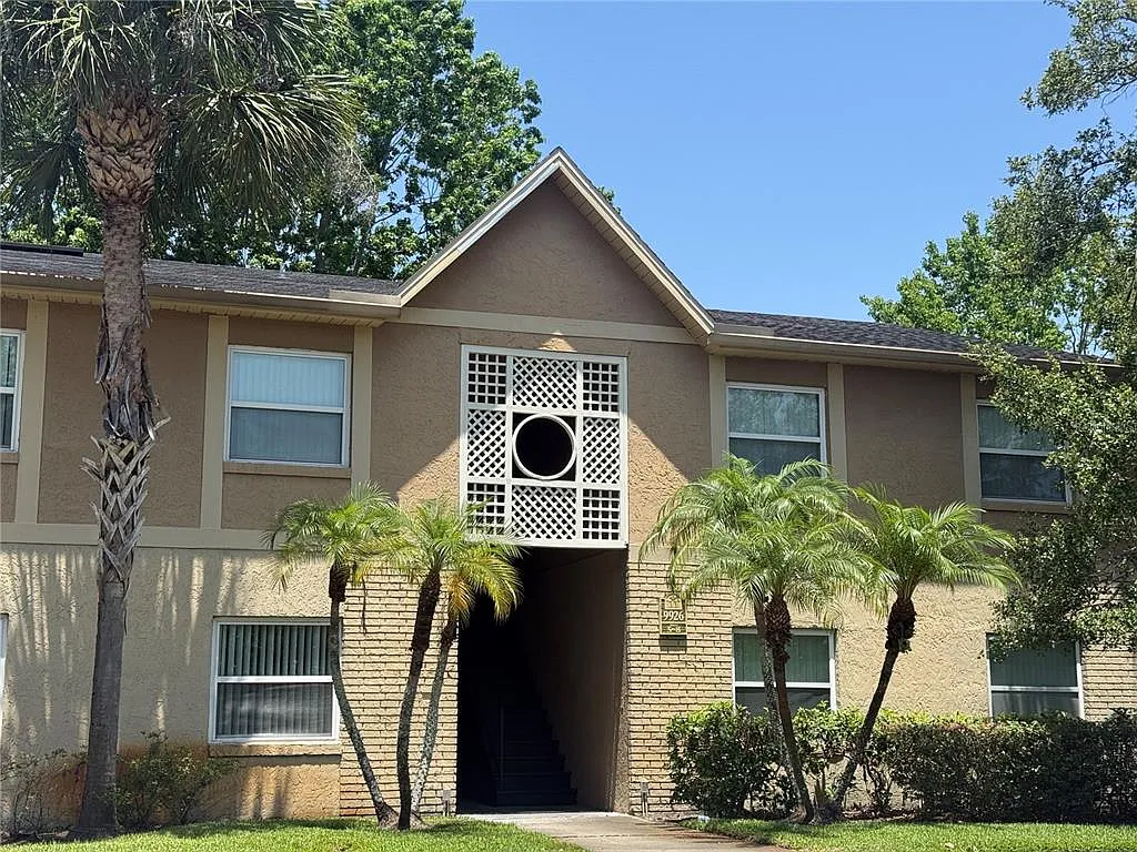 2 bed, 2.0 bath, 905 sqft, $1,600 — Photo 1