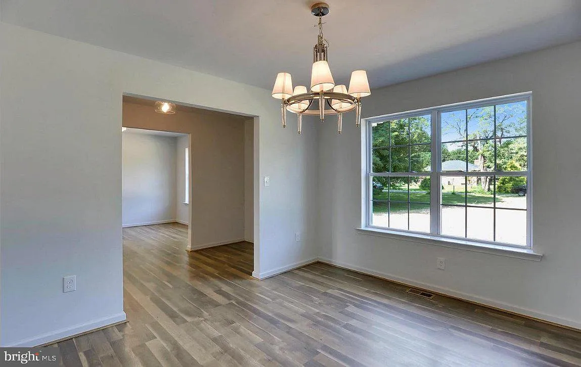 4 bed, 2.5 bath, 2760 sqft, $2,700 — Photo 3