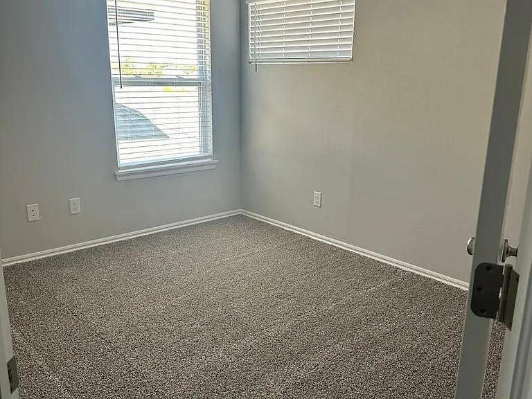 230 SW 34th St #1011 — Photo 5