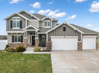 390 W Spring Flower Cir, Kaysville, UT 84037