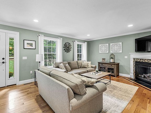 4th image of 437 Porter Rd