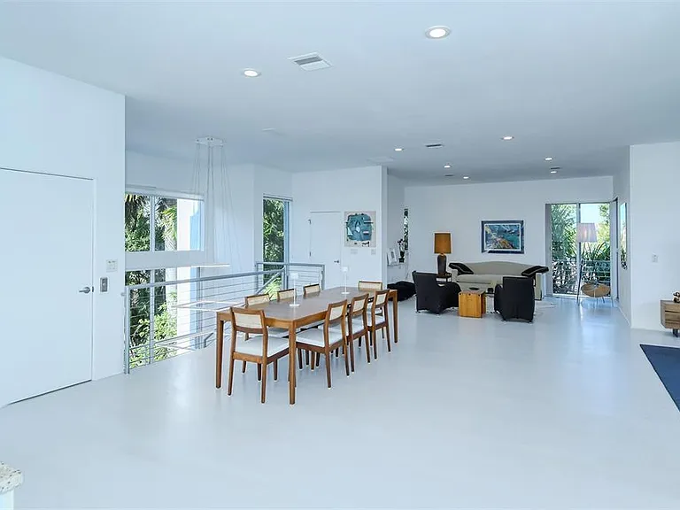 213 N Washington Dr — Photo 19