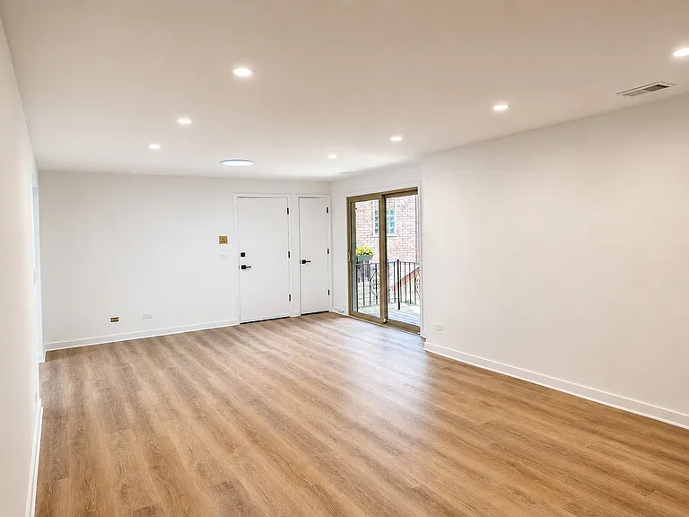 5819 W Higgins Ave #2D — Photo 10