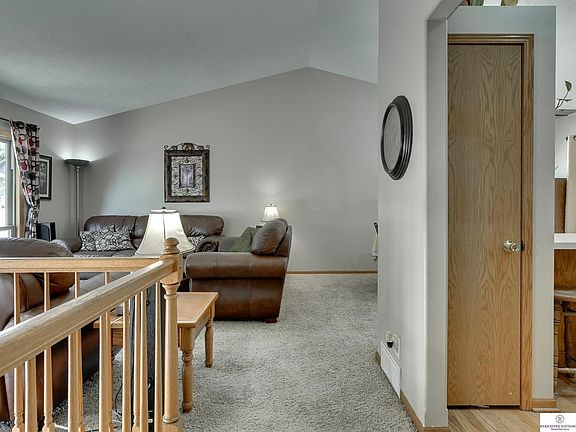 3rd image of 15525 Newell St