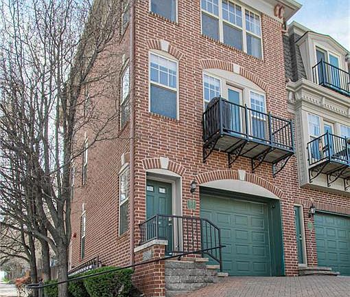2nd image of 2912 Walnut St #16