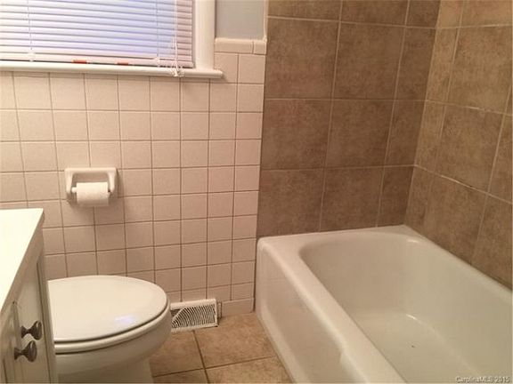 2nd image of 516 Kerr St #16