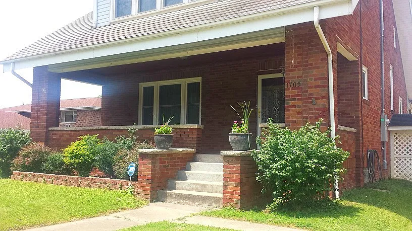 1705 Jefferson Blvd photo 1