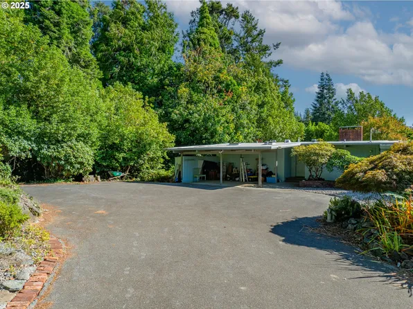 1159 E 1st Pl, Coquille, OR 97423