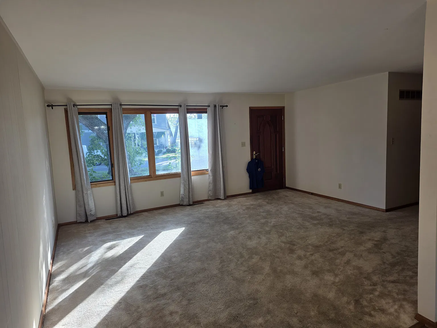 3 bed, 1040 sqft, $1,600 — Photo 3