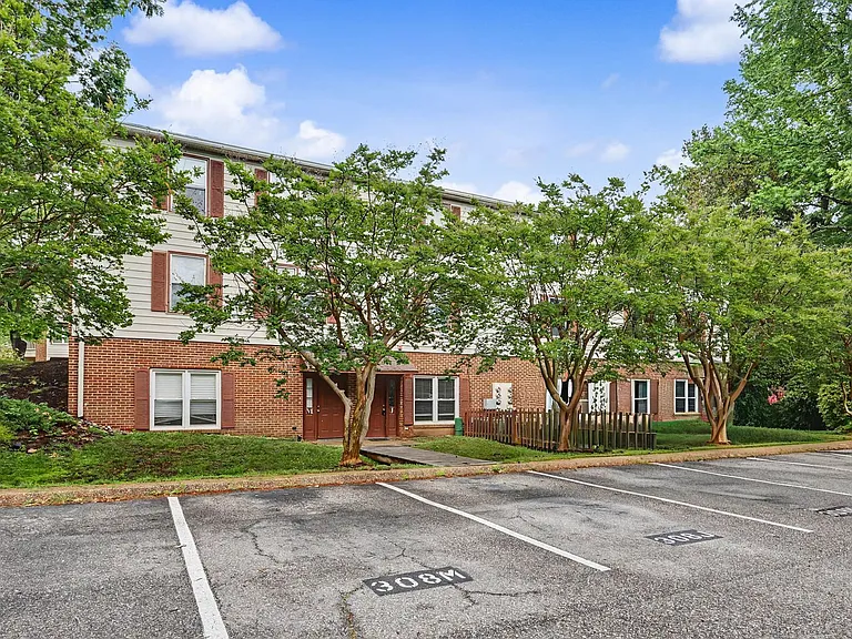 308 Patriot Ln #J — Photo 1
