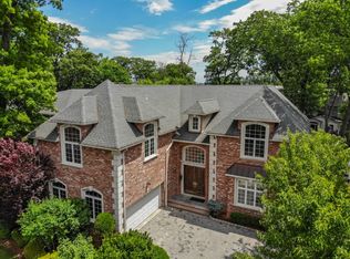 1084 Briar Way, Fort Lee, NJ 07024