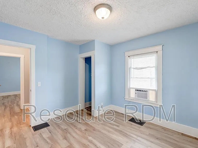 1308 E Taylor St — Photo 14