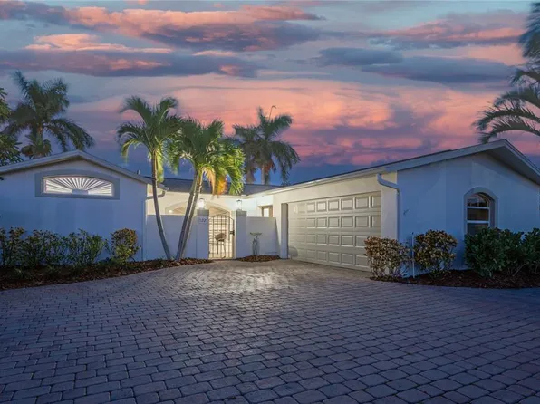 11225 4th St E, Treasure Island, FL 33706