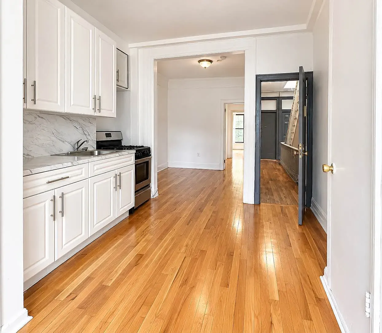 190 Scholes Street — Photo 3